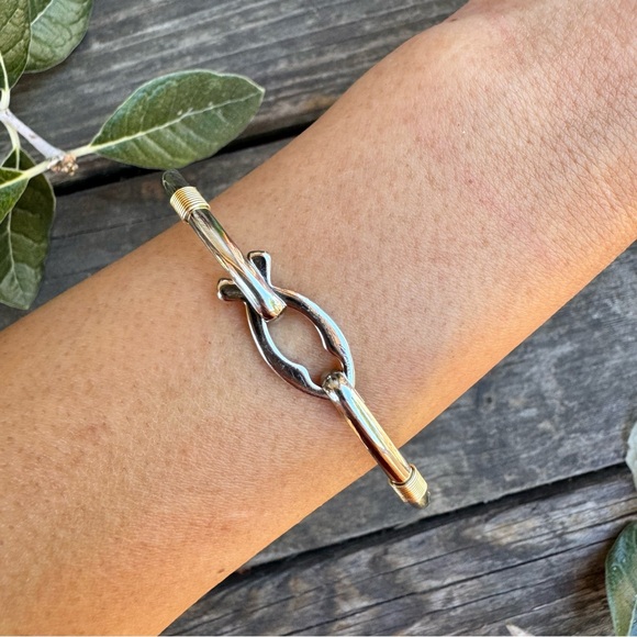 Ichthus ✝️🐟 Jesus Fish Silver Tone Thin Bangle Bracelet Minimalist Christian - Picture 9 of 11
